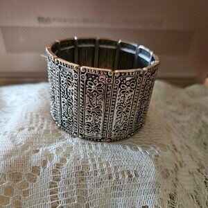 Silver flower bracelet